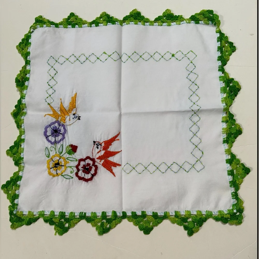 NEW Hand Made Embroidered Mexican Servilleta